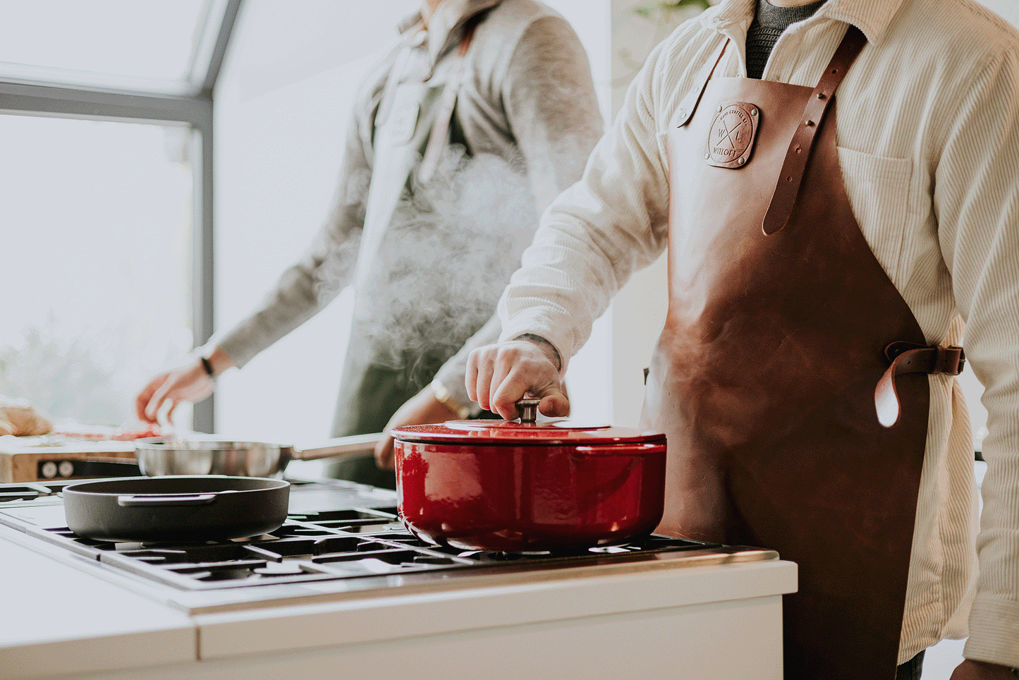 SOUS-CHEF ENAMELLED CAST IRON DUTCH OVEN & DOUBLE HANDLE FRY PAN COMBO